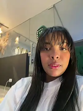 MIAROGGERSS Adlı Modelin Canlı XXX Sohbeti