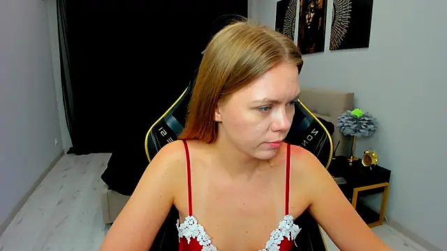 Strawberrye Adlı Modelin Canlı XXX Sohbeti