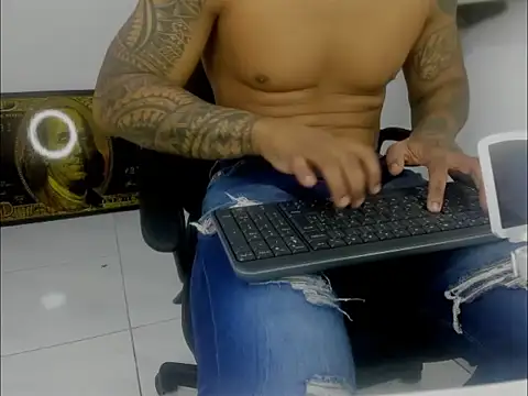 master_leather Show in webcam