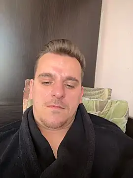 Huge_cock22cm webkamerás műsora