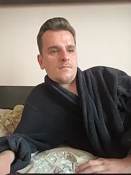 Huge_cock22cm 网络视讯表演