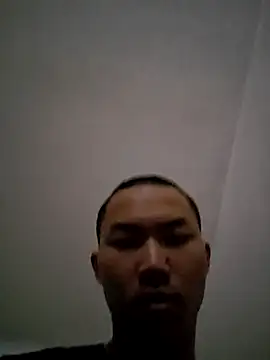 dyjdddttj: διαδικτυακό σόου στην κάμερα