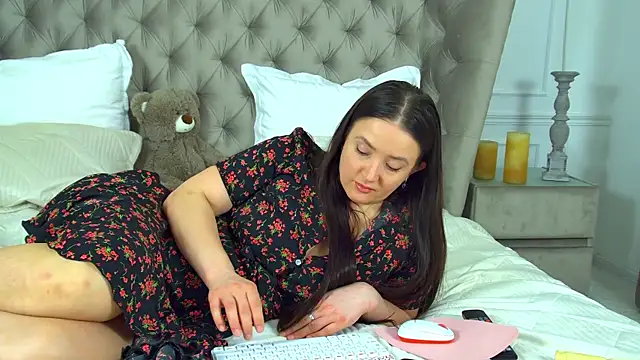 XXX chat uživo modela ElinaBellucci