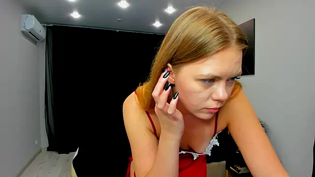 Strawberrye: απευθείας συνομιλία ΧΧΧ