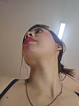 Rebeca_xs Show in webcam