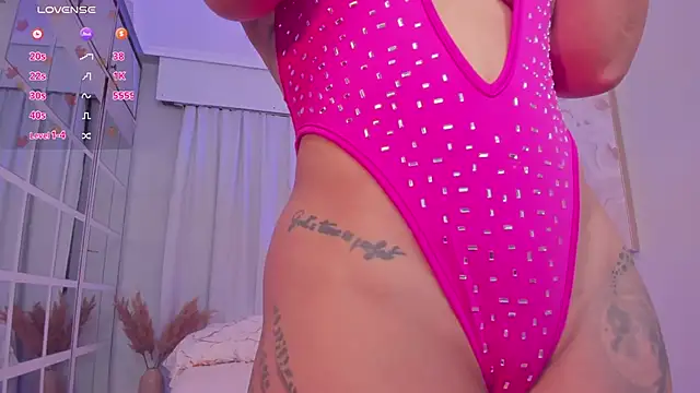 LeahJones_ Adlı Modelin Canlı XXX Sohbeti