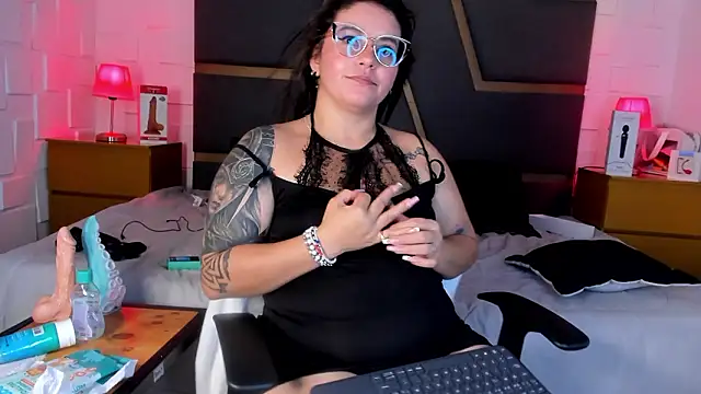 juana_valkiria's Live XXX Chat