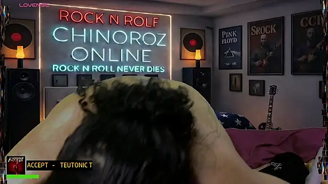 Pokazy przed kamerką – chino_roz