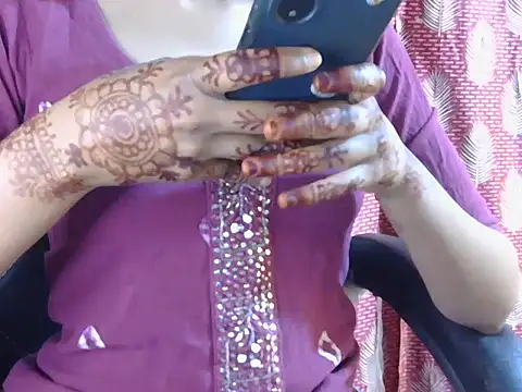 Chat +18 de Paari_Sinha ao vivo