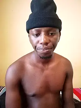 Show modela EnterAtYourOwnRisk na web-kameri