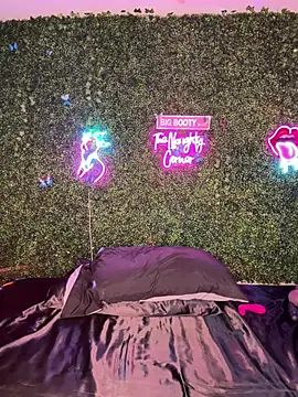 RenaThickAss: вебкам-шоу