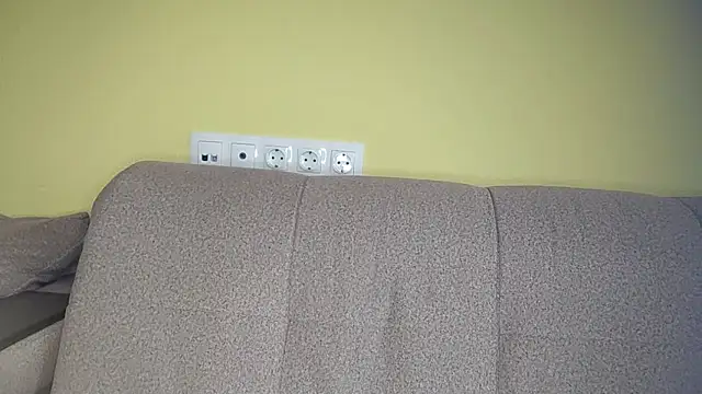 Онлайн чат XXX RayaNenlia