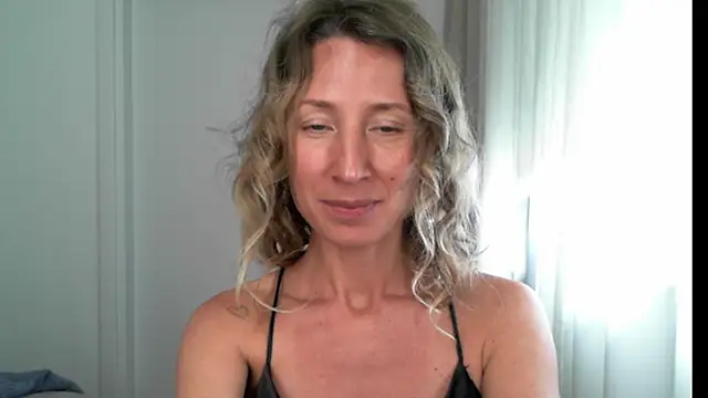 PaevoaのライブXXXチャット