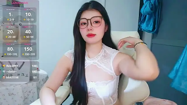 -XiaoYu-777 Adlı Modelin Canlı XXX Sohbeti