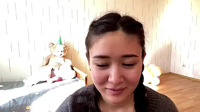 YourMiIan Live XXX chat