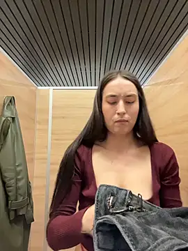 Holly_Play Adlı Modelin Canlı XXX Sohbeti