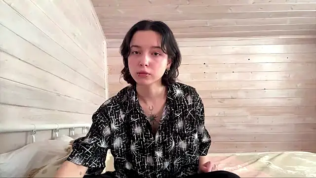 KateMiragee Show in webcam