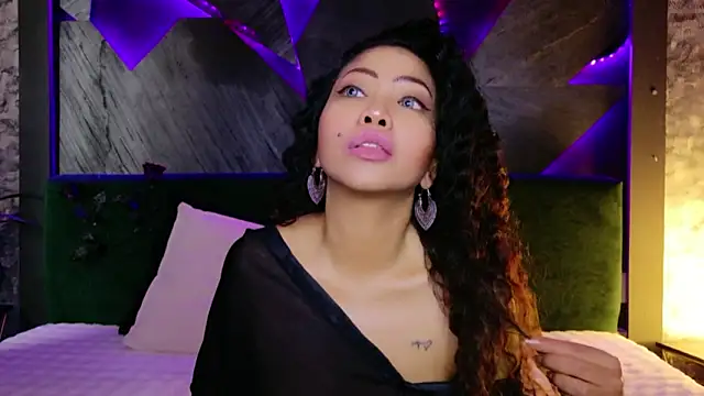 ElyaQuinn Pertunjukan Webcam