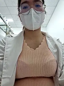 Chat XXX en directo de HinaLovely