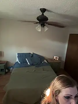 Pokazy przed kamerką – T-MarriedAndMessy-K