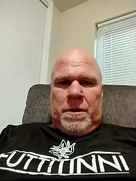 Reddog833 Show in webcam