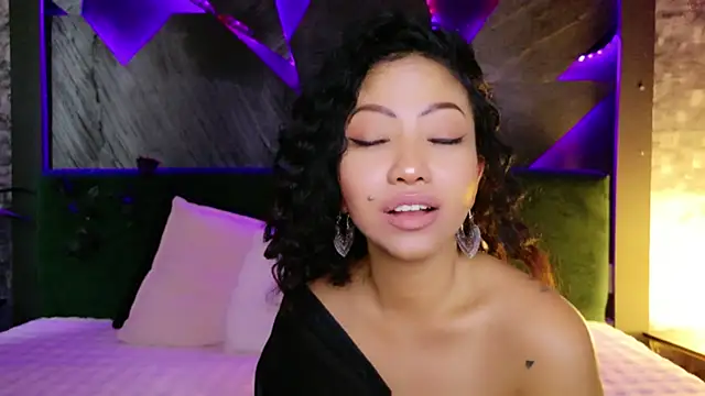 ElyaQuinnのライブXXXチャット