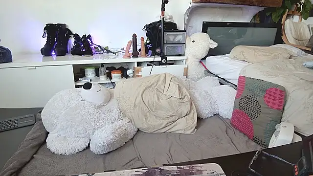 CeriseLapine's Live XXX Chat