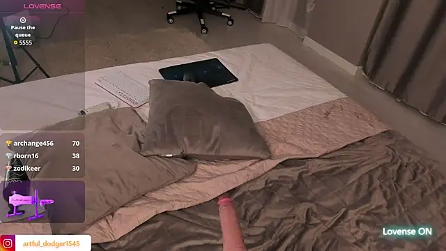 Chat +18 de kittyhardfucks ao vivo