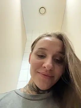 Chat +18 de KishaMur ao vivo