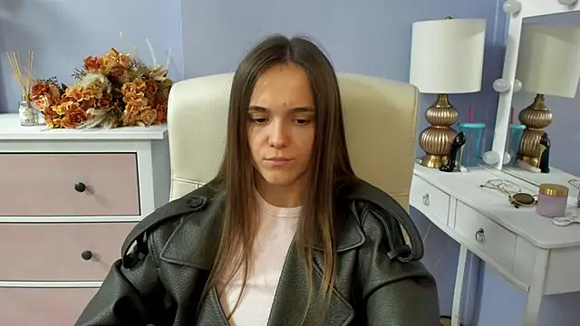 dirtyxEmily Adlı Modelin Canlı XXX Sohbeti