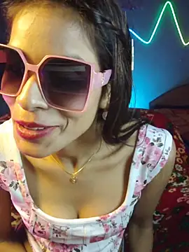 Ivy_the_goddess: διαδικτυακό σόου στην κάμερα