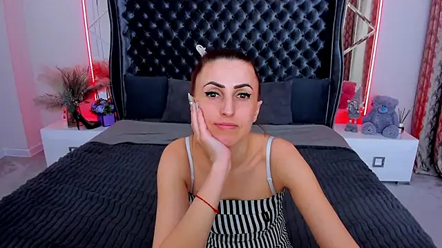 Show modela Rebecca_Diamond na web-kameri