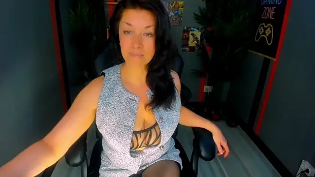 AnaMillsのライブXXXチャット