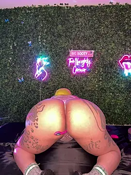 RenaThickAss: онлайн-секс-чат