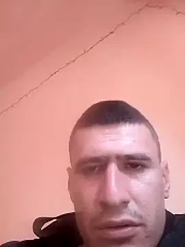 Show modela uiuftyrrtydre na web-kameri