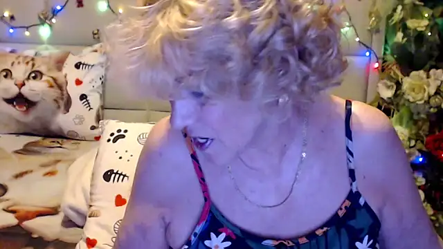 HappyWomanOn's Live XXX Chat