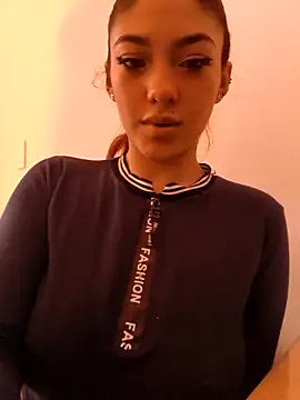 Chat +18 de Victoria_Beaumont ao vivo