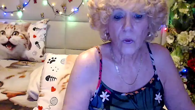 HappyWomanOn's Webcam Show