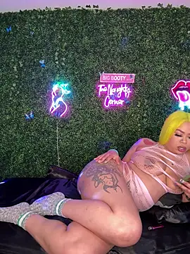 RenaThickAss élő XXX-chatje