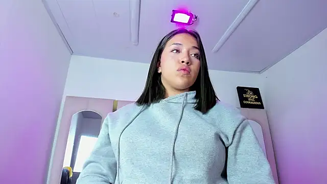 IsabellRodriguez18's Live XXX Chat