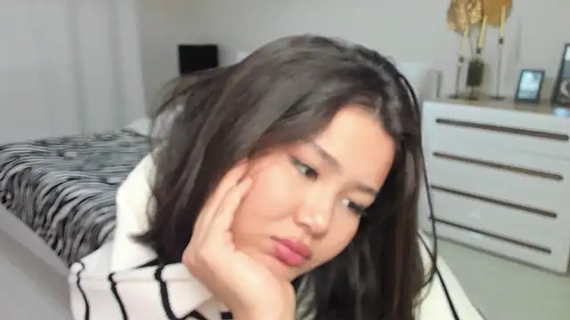 Brunette_Charm 现场XXX聊天