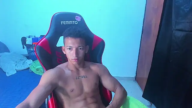 JuanchiT66 在線直播表演