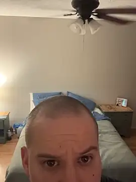 Pokazy przed kamerką – T-MarriedAndMessy-K