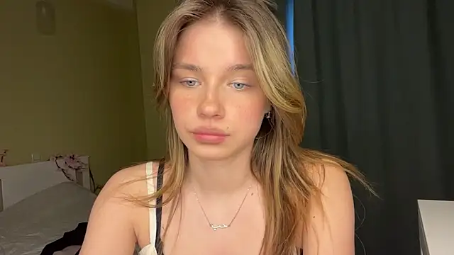 EarthaStinett Adlı Modelin Web Kamerası Şovu