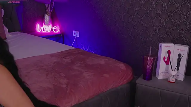 EvieBliss' Live XXX Chat