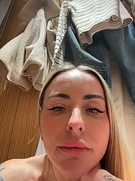 EmaSalis 在線直播表演