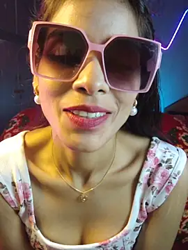 Ivy_the_goddess Show in webcam