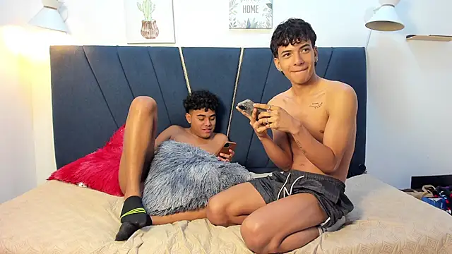 Enzo_love18 Show in webcam