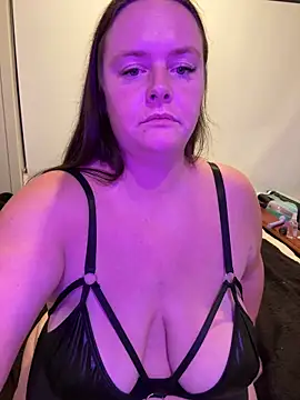 Chat +18 de carinabro10 ao vivo