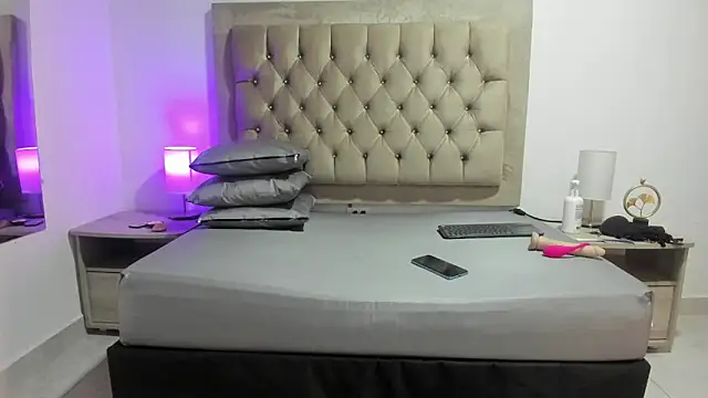 Emily_Castano: вебкам-шоу